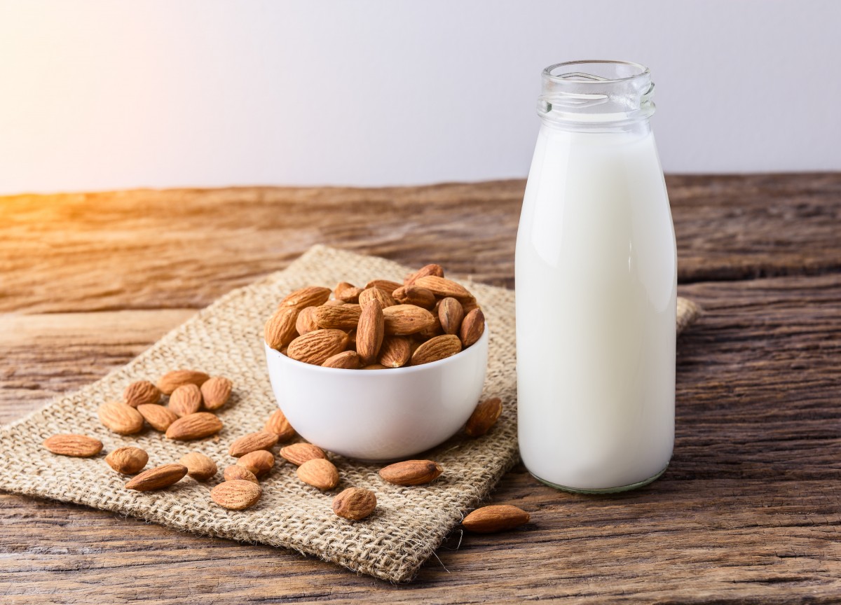 How to make almond milk