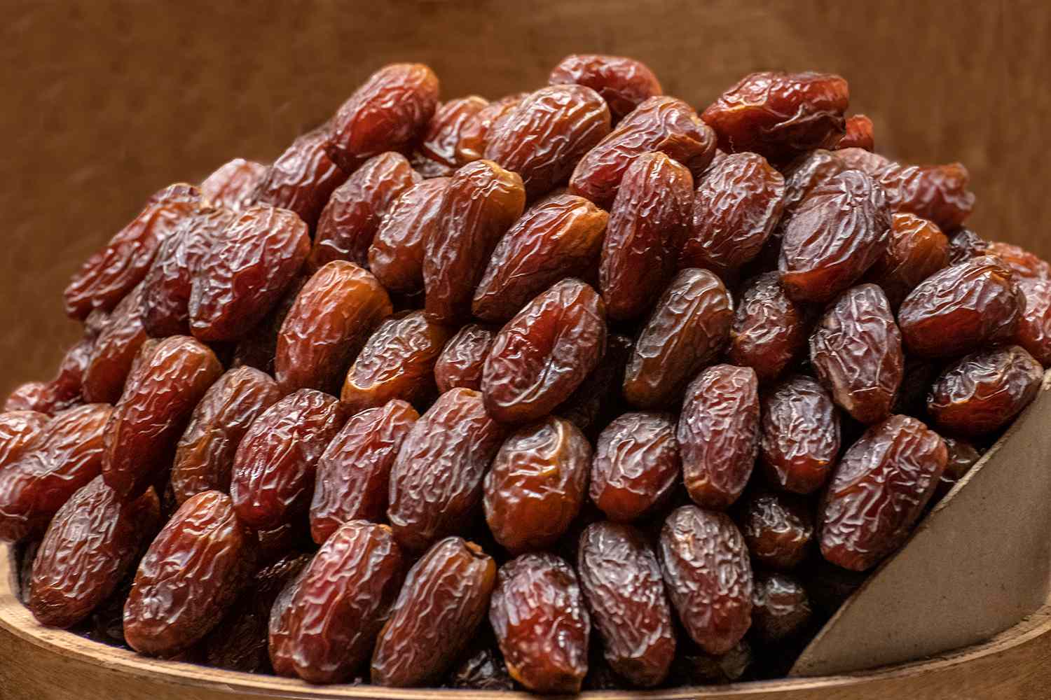 Dates production, packing and sifting plant machines, types, components and processing 