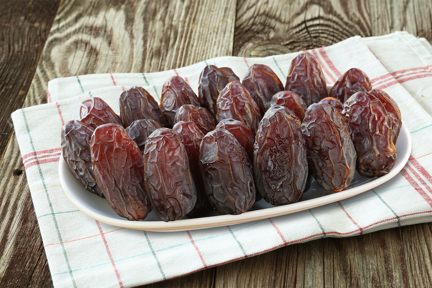 Dates production, packing and cleaning factory machines, types, components and processing method