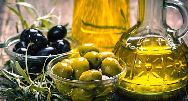 Benefits of olive and castor oil for hair